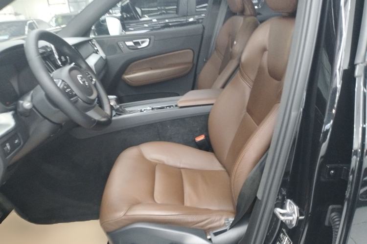 Used Volvo XC60 2021 T5 4x4 Smart Luxury Edition Left Front Seat