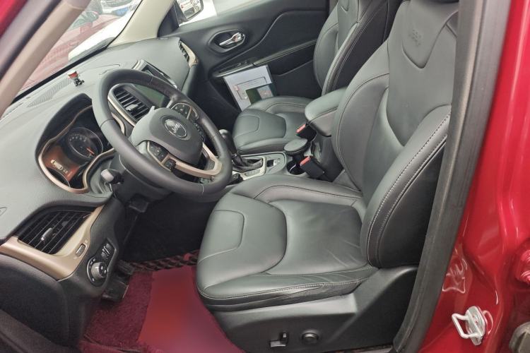 Used Jeep Cherokee 2016 2.4L Leading Smart Version
