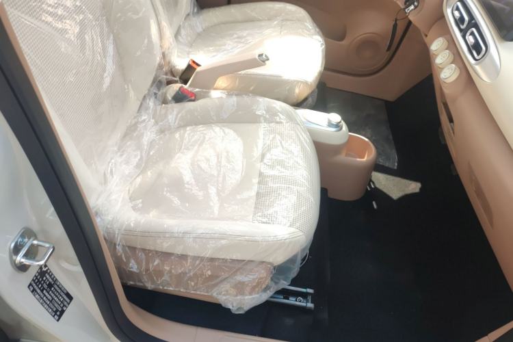 Used Wuling Hongguang MINIEV 2025 Four-Door Version Advanced Edition Right Front Seat