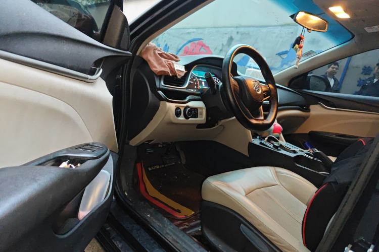 Used Buick GT 2015 15N Automatic Elite Version Driver Seat