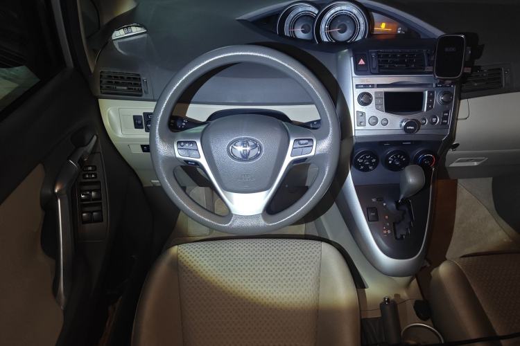 Used Toyota Verso 2014 Starlight 180E CVT Elite Edition Steering Wheel