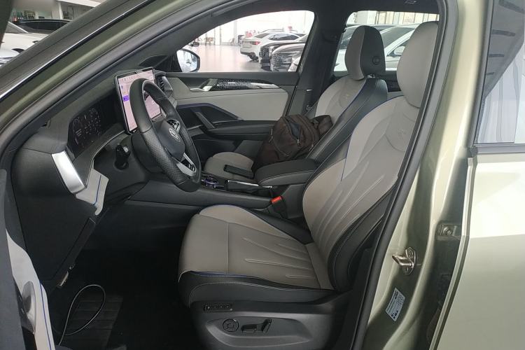 Used Volkswagen Tayron 2025 Tiguan L 380TSI 4Motion Luxury Easy Package Left Front Seat