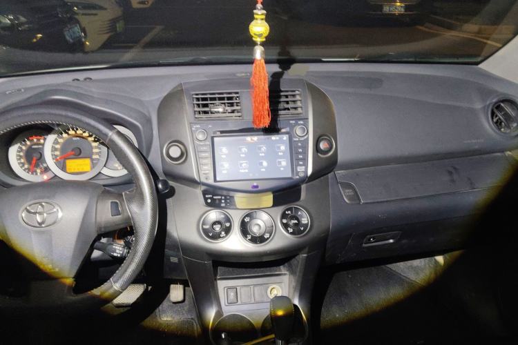 Used Toyota RAV4 2013 Special Edition 2.0L Automatic Classic Center Console