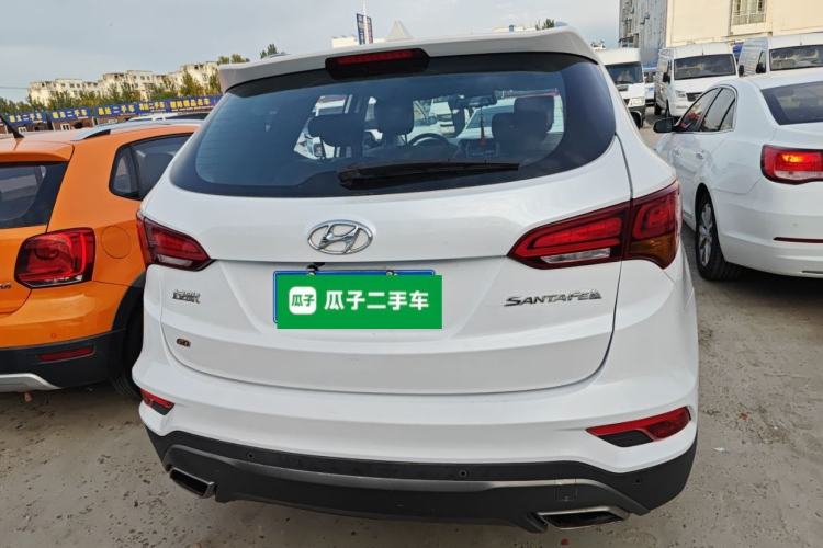 Used Hyundai Santa Fe 2017 2.4L Automatic Two-Wheel Drive Smart Version 5 Seats

