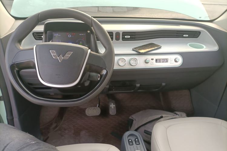 Used Wuling Hongguang MINIEV 2021 Macaron Fashion Edition Lithium-Ion Battery Center Console