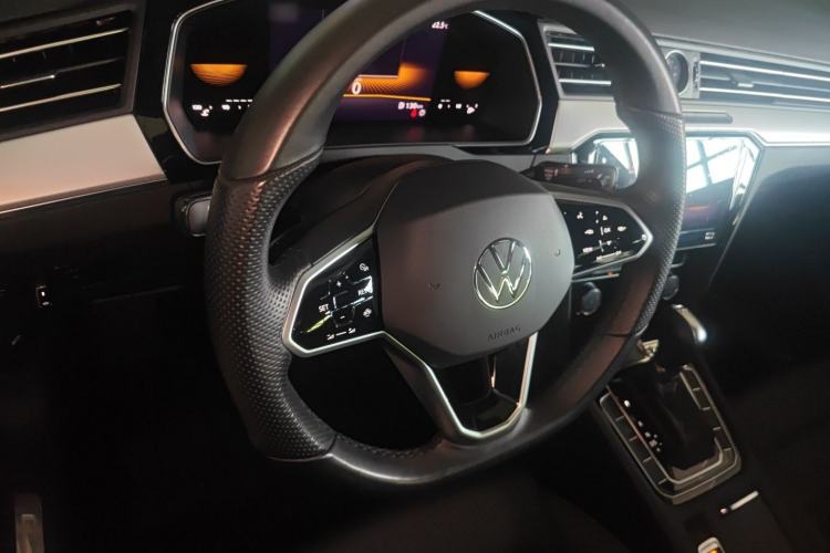 Used Volkswagen Magotan 2023 2 Million Units Limited-Edition 280TSI DSG Comfort Version Steering Wheel