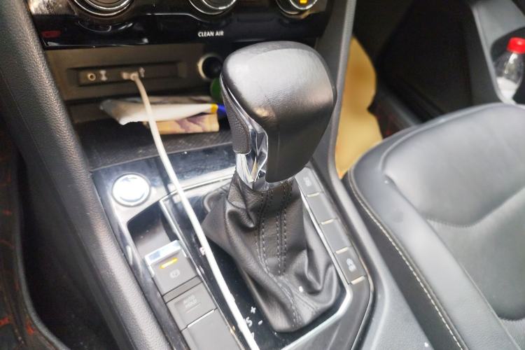 Used Volkswagen Tiguan L 2018 330TSI Automatic Two-Wheel Drive Luxury Edition Gear Lever