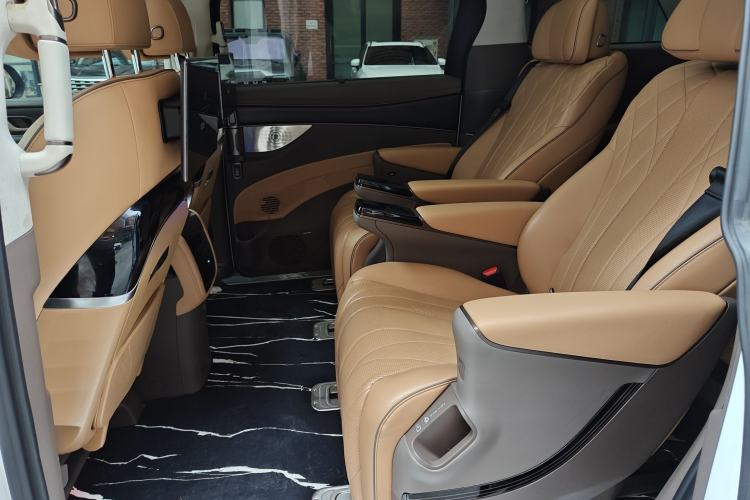 Used Denza D9 2022 DM-i 970 Four-Wheel Drive Flagship Model Left Rear Seat