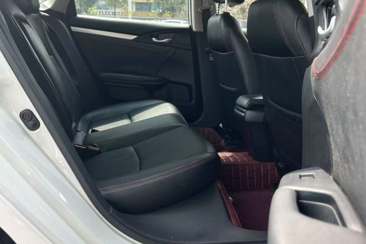 Used Honda Civic 2016 220TURBO CVT Luxury Edition Interior 3