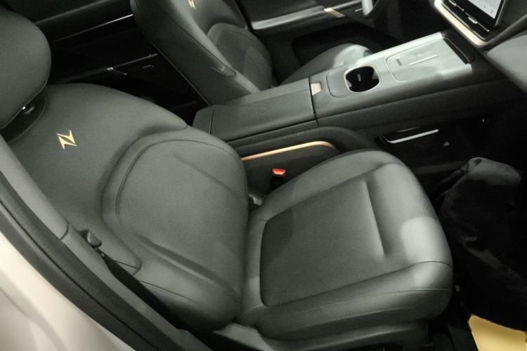 Used Dongfeng eπ eπ008 2024 210Max Range-Extended Version 6 Seats Right Front Seat