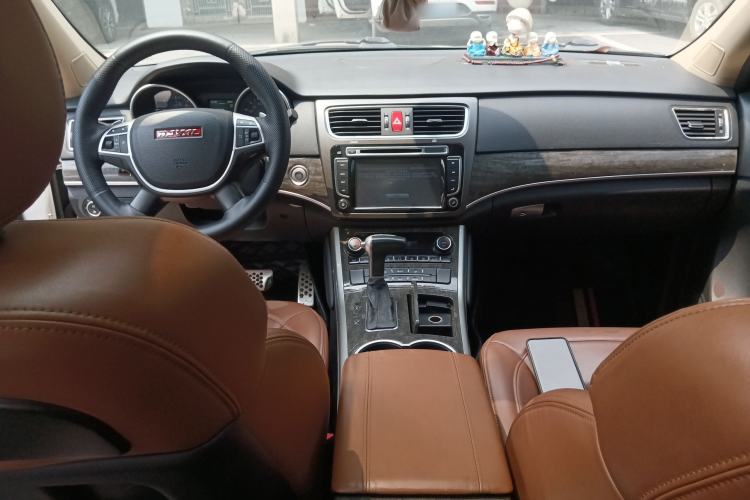 Used Haval H8 2017 2.0T Gasoline Two-Wheel Drive Enjoyment Version Center Console