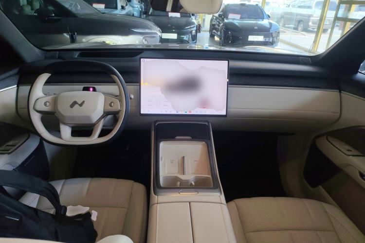 Used ONVO Luxeed L90 2025 Model—Max Six-Seater Version Center Console