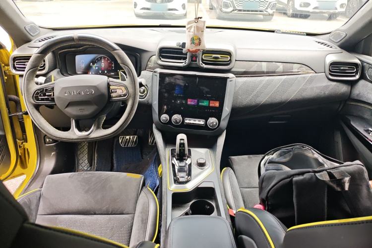 Used Lynk & Co 03 2019 03+ 2.0TD Automatic Wind-Chasing Edition Center Console