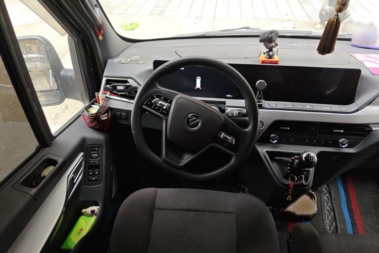 Used Foton Hi-VAN 2024 2.0T Manual Short Wheelbase Mid-Height Rear Single Tire – 5/6 Seats
