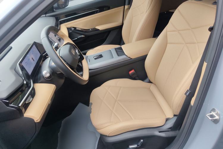 Used Geely Galaxy L6 2024 125km PLUS Dragon Edition Left Front Seat