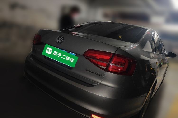 Used Volkswagen Sagitar 2015 1.6L Automatic Fashion Model
