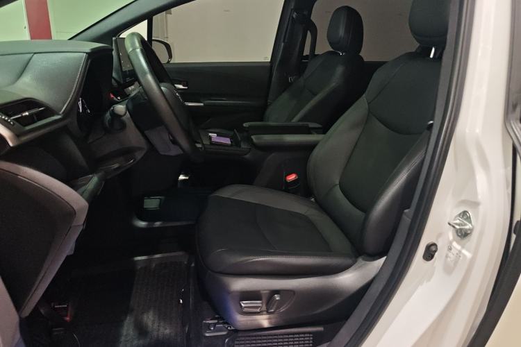 Used Toyota SIENNA 2021 2.5L Hybrid Premium Edition Left Front Seat