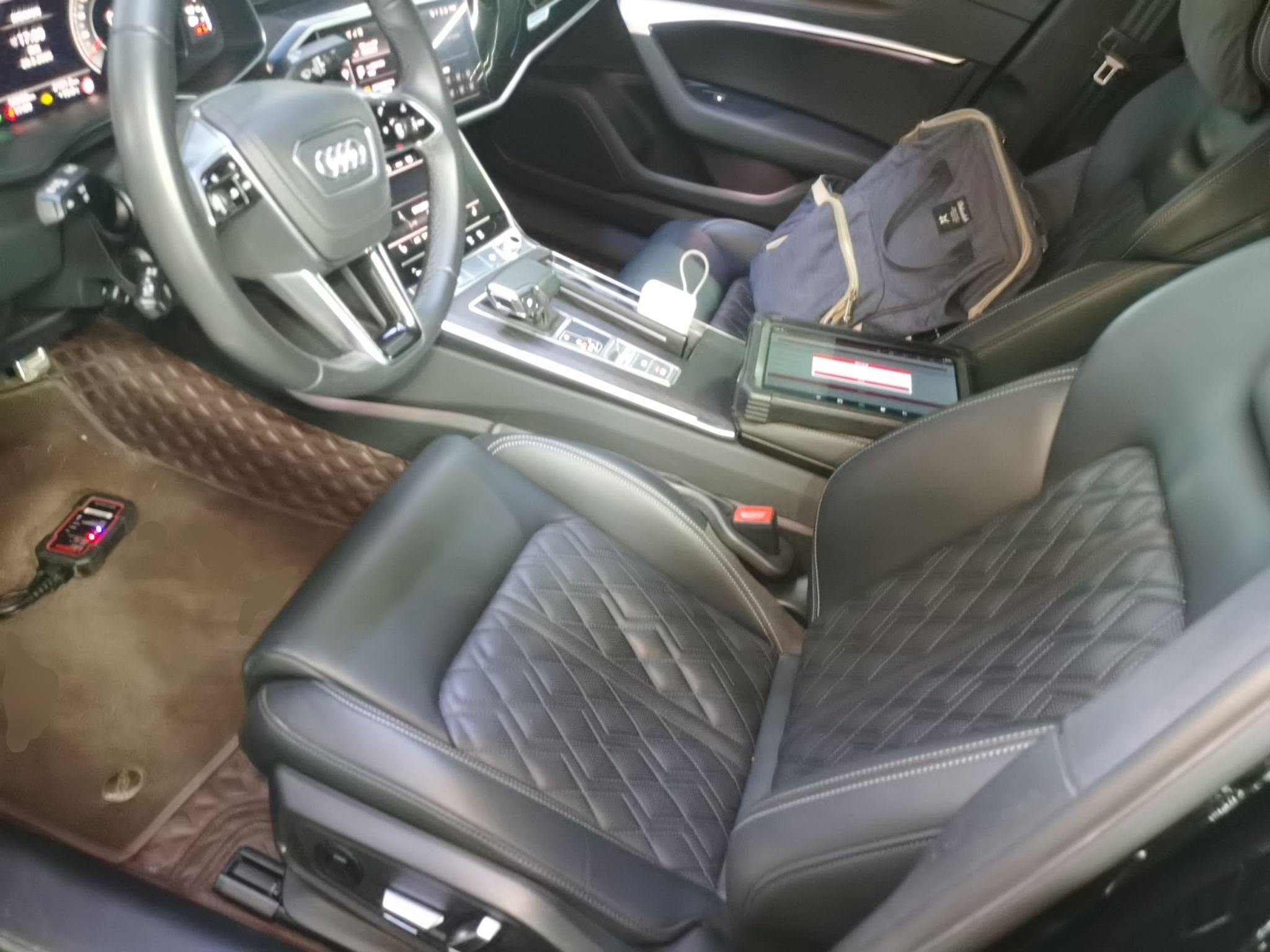 Переднее сиденье в автомобиле