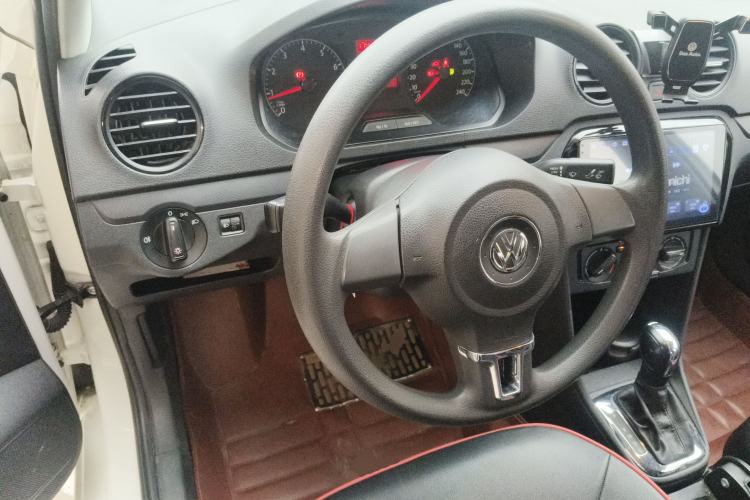 Used Volkswagen Jetta 2015 1.6L Automatic Fashion Model Steering Wheel