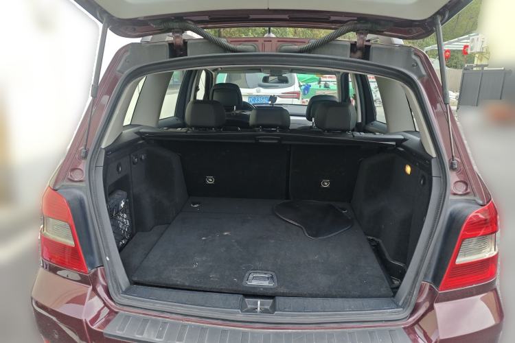 Used Mercedes-Benz GLK-Class 2011 GLK 300 4MATIC Dynamic Model Trunk