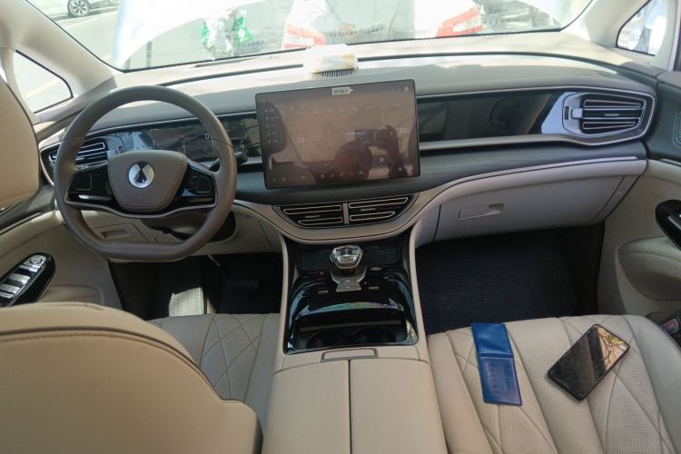 Used Denza D9 2022 DM-i 970 Four-Wheel Drive Prestige Model Center Console