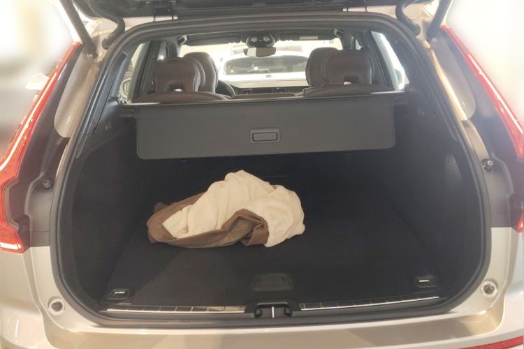 Used Volvo XC60 New Energy 2024 T8 Plug-in Hybrid Long-Range All-Wheel Drive Smart Luxury Edition Trunk