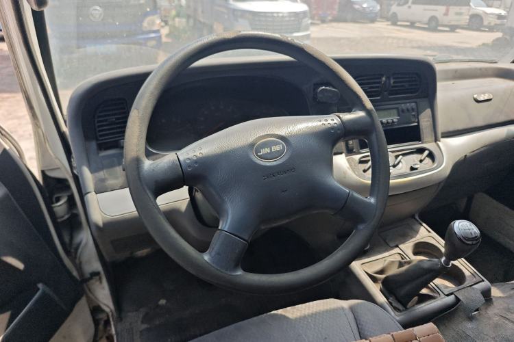 Used Jinbei Hiace 2018 2.0L Fifth-Generation Box Truck Standard Roof 2 Seats 4G21C