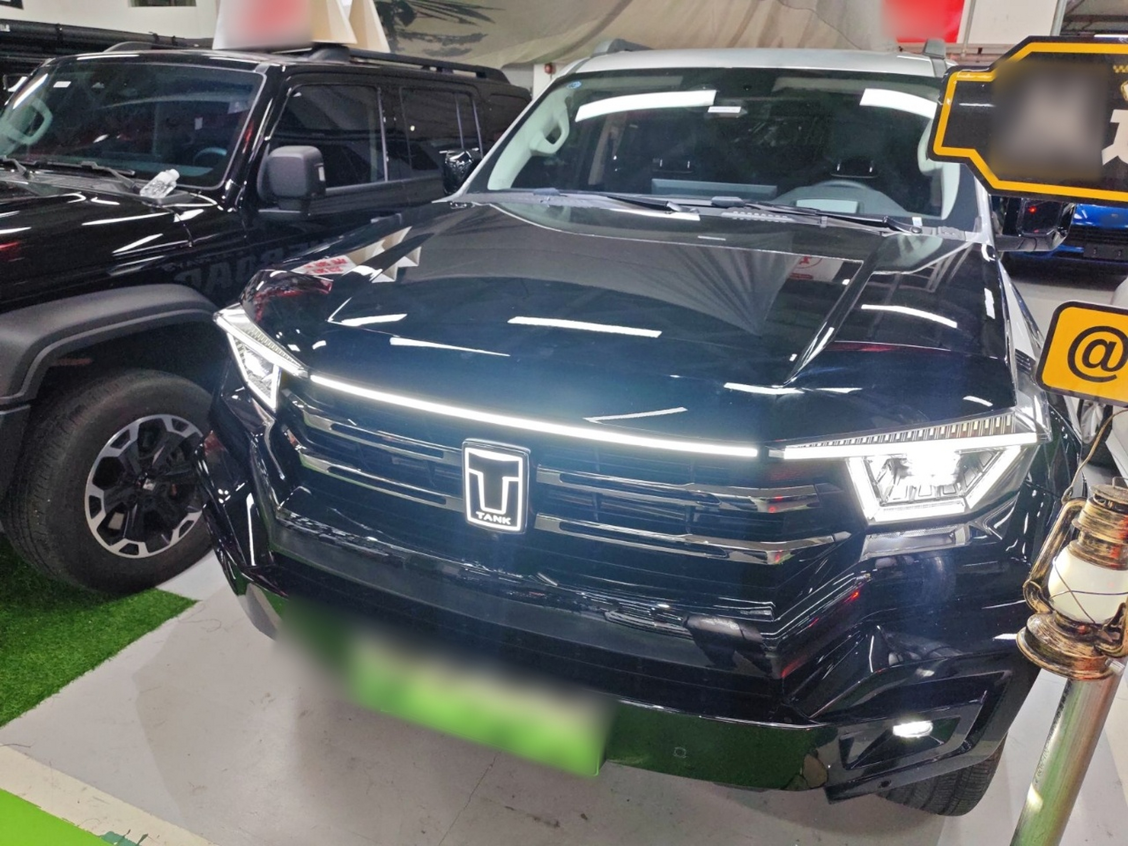 Под передней частью автомобиля