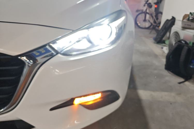 Used Mazda 3 Axela 2017 Hatchback 1.5L Automatic Comfort Model Emission Standard China V
