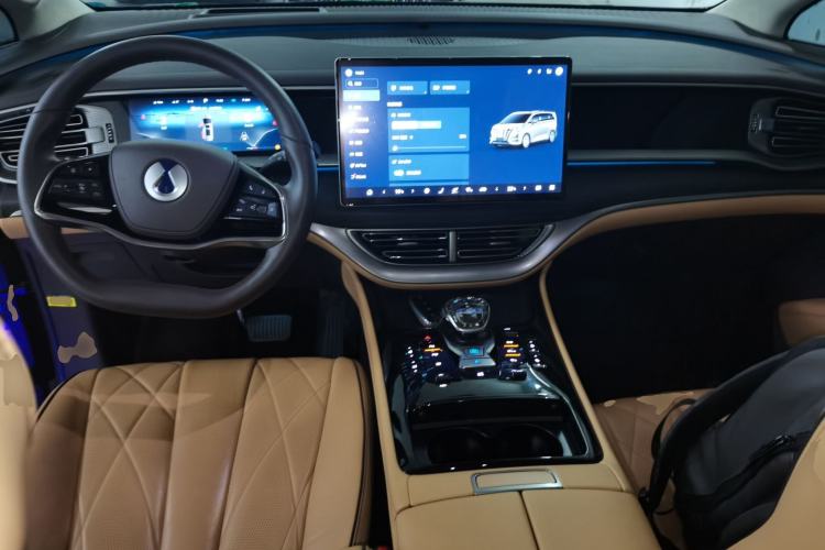 Used Denza D9 2024 DM-i 980 Four-Wheel Drive Flagship Model Center Console