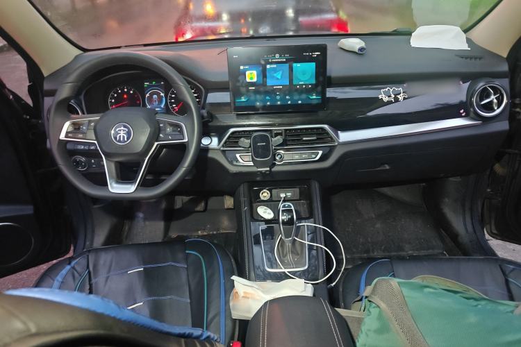 Used BYD Song 2021 Classic Edition 1.5T Automatic Elite Model Center Console