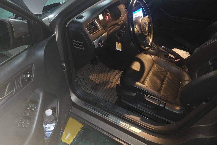 Used Volkswagen Sagitar 2014 1.6L Automatic Comfort Model
