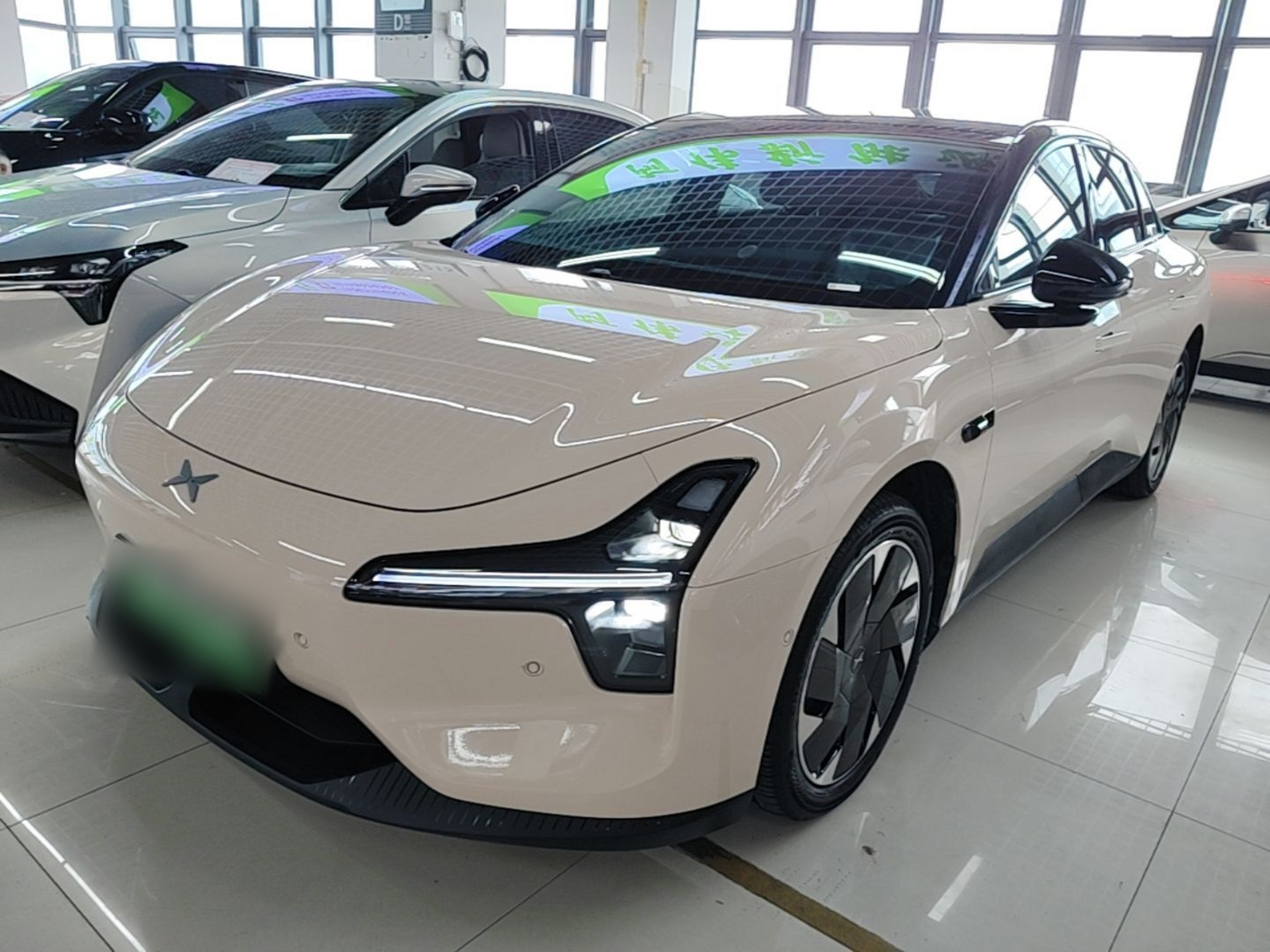 Unter der Vorderseite des Autos