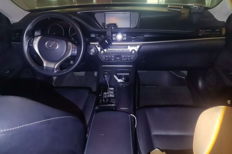 Used Lexus ES 2013 250 Elite Edition Center Console