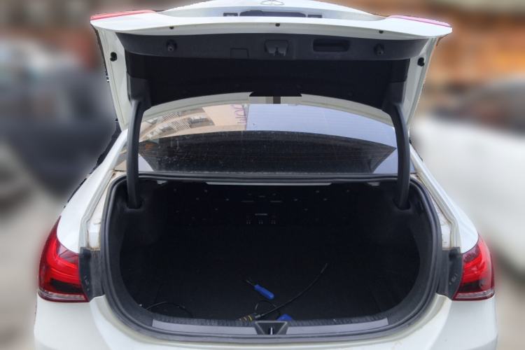 Used Mercedes-Benz A-Class 2022 Second Facelift A 200 L Sport Sedan Fashion Version
