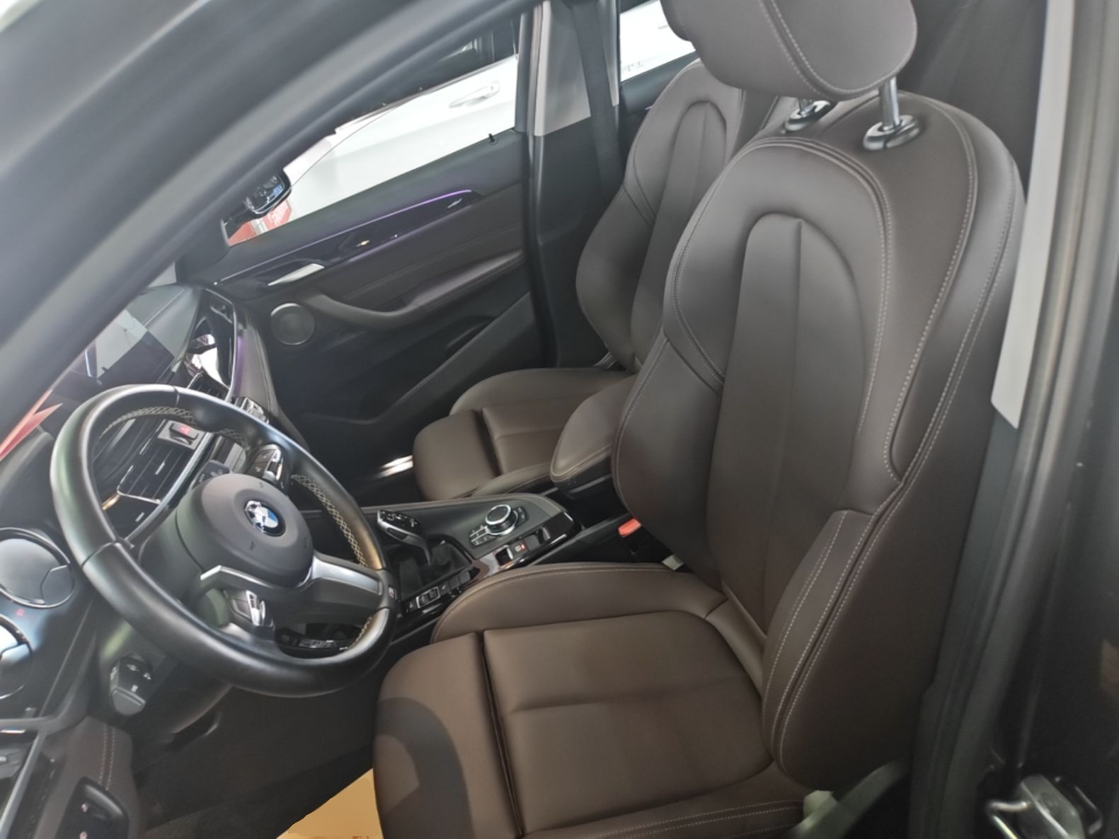 Vordere Reihe im Auto
