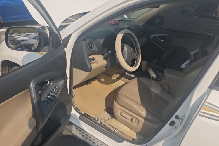 Used Toyota RAV4 2011 2.0L Automatic Luxury Edition Driver Seat