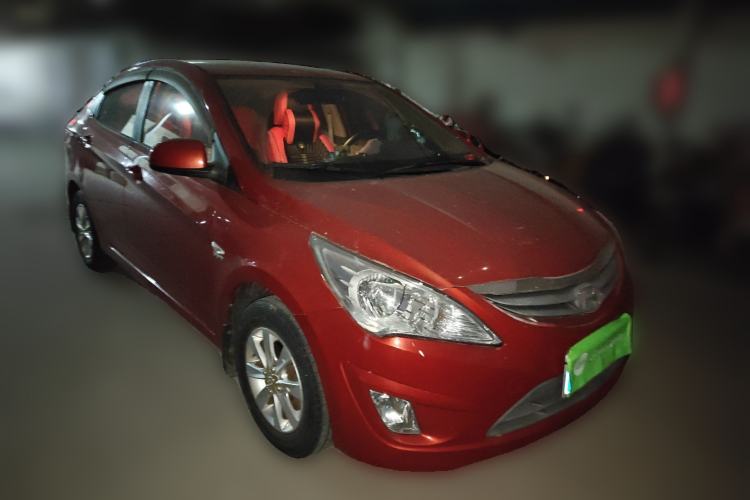 Used Hyundai Verna (older generation) 2010 Sedan 1.4L Manual Comfort GS Front Right 45 Deg