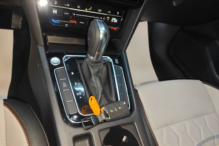 Used Volkswagen Magotan 2025 Revised Version 2 Zhongxiang Edition 330TSI DSG Luxury Trim