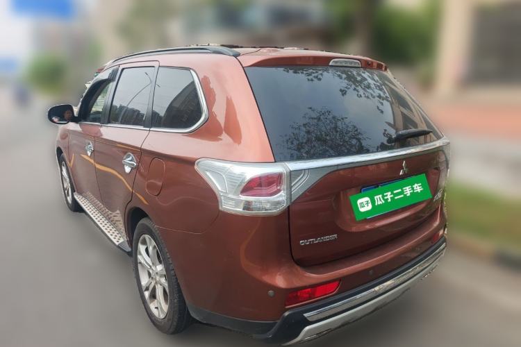 Used Mitsubishi Outlander 2013 2.4L Four-Wheel Drive Luxury Navigation Version 7 Seats
