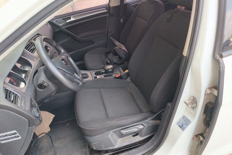 Used Volkswagen Golf 2016 1.6L Automatic Fashion Model
