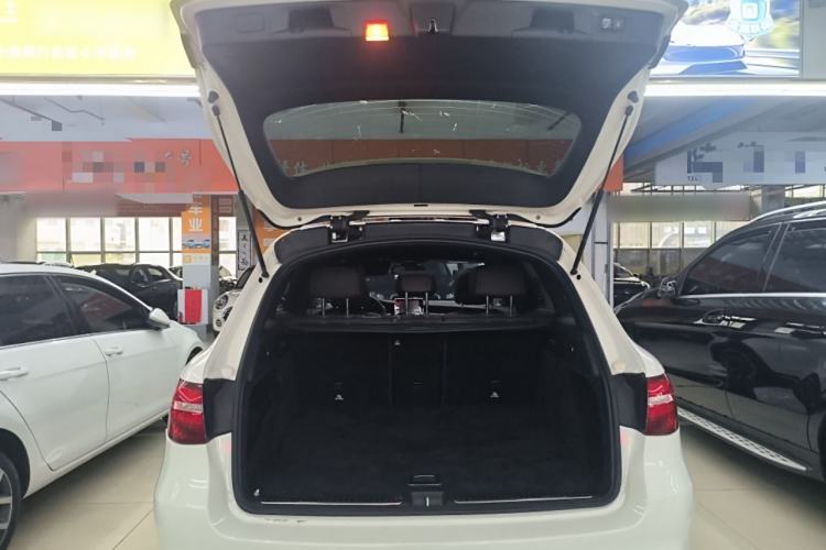 Used Mercedes-Benz GLC 2016 GLC 260 4MATIC Dynamic Edition Trunk