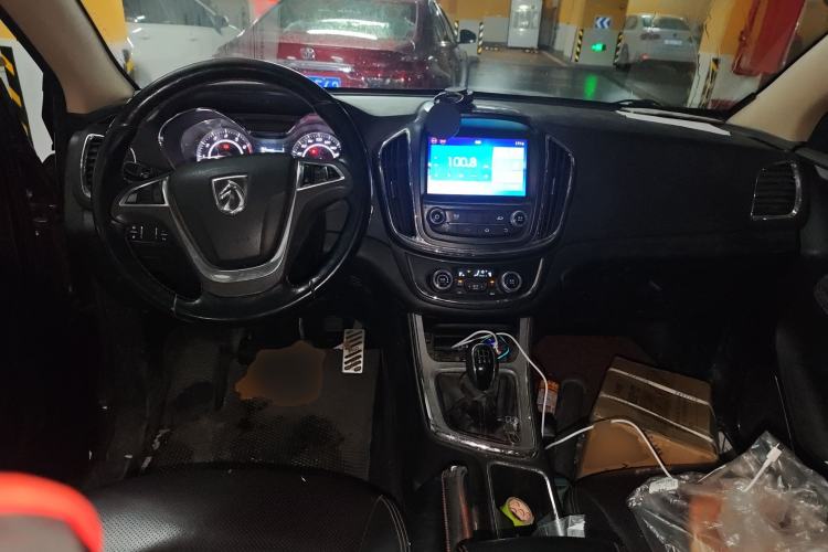 Used Baojun 560 2015 1.8L manual luxury version