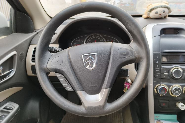 Used Baojun 630 2011 1.5L manual Elite version
