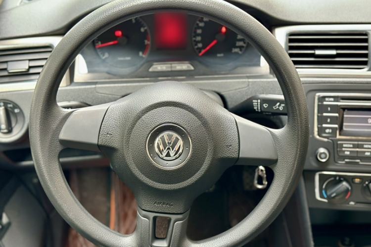 Used Volkswagen Santana 2013 1.6L Manual Comfort Edition Interior 2