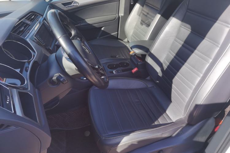 Used Volkswagen Touran 2021 Tiguan L 280TSI DSG Boundary Edition 6-Seater Left Front Seat