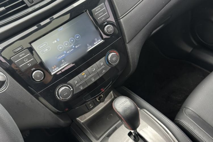 Used Nissan X-Trail 2017 2.0L CVT Comfort Edition 2WD Interior 6