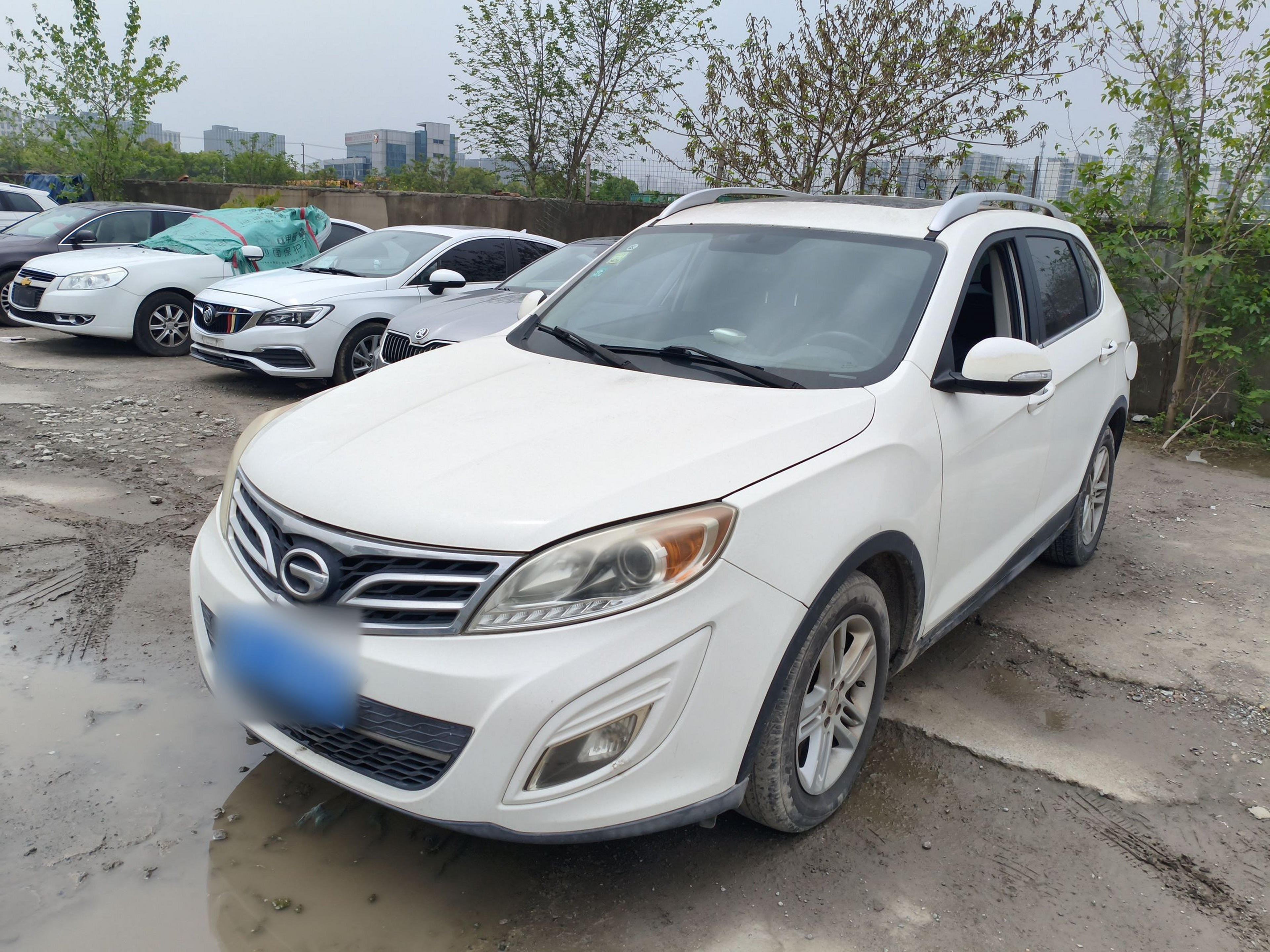 تحت مقدمة السيارة