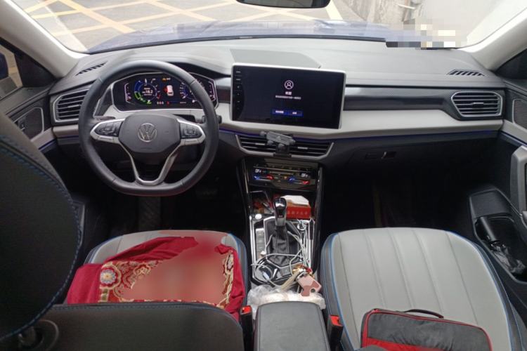 Used Volkswagen Tayron GTE Plug-in Hybrid 2023 280TSI Luxury Plus Advanced Edition Center Console