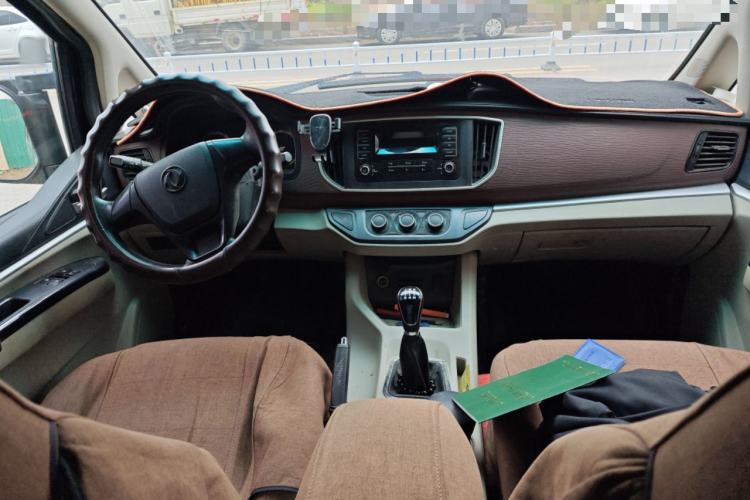 Used FORTHING Lingzhi 2019 M5L 1.6L 9-Seater Base Model China VI Standard Center Console